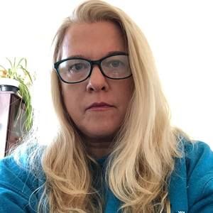 Meet your Posher, Crystal